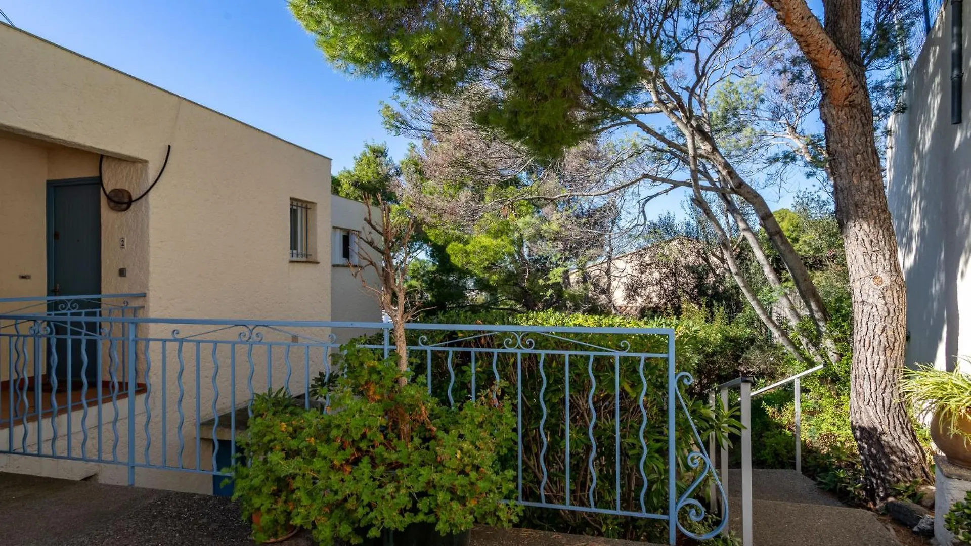 Apartment Les Bougainvillees By Interhome Le Lavandou France