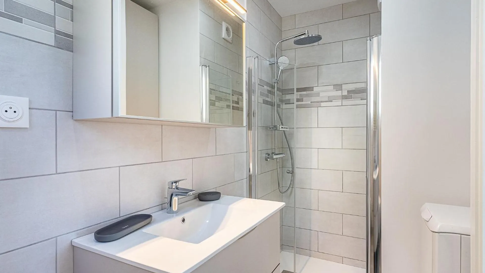 Apartment Les Bougainvillees By Interhome Le Lavandou France