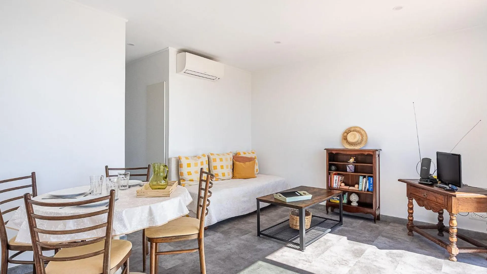 Apartment Les Bougainvillees By Interhome Le Lavandou