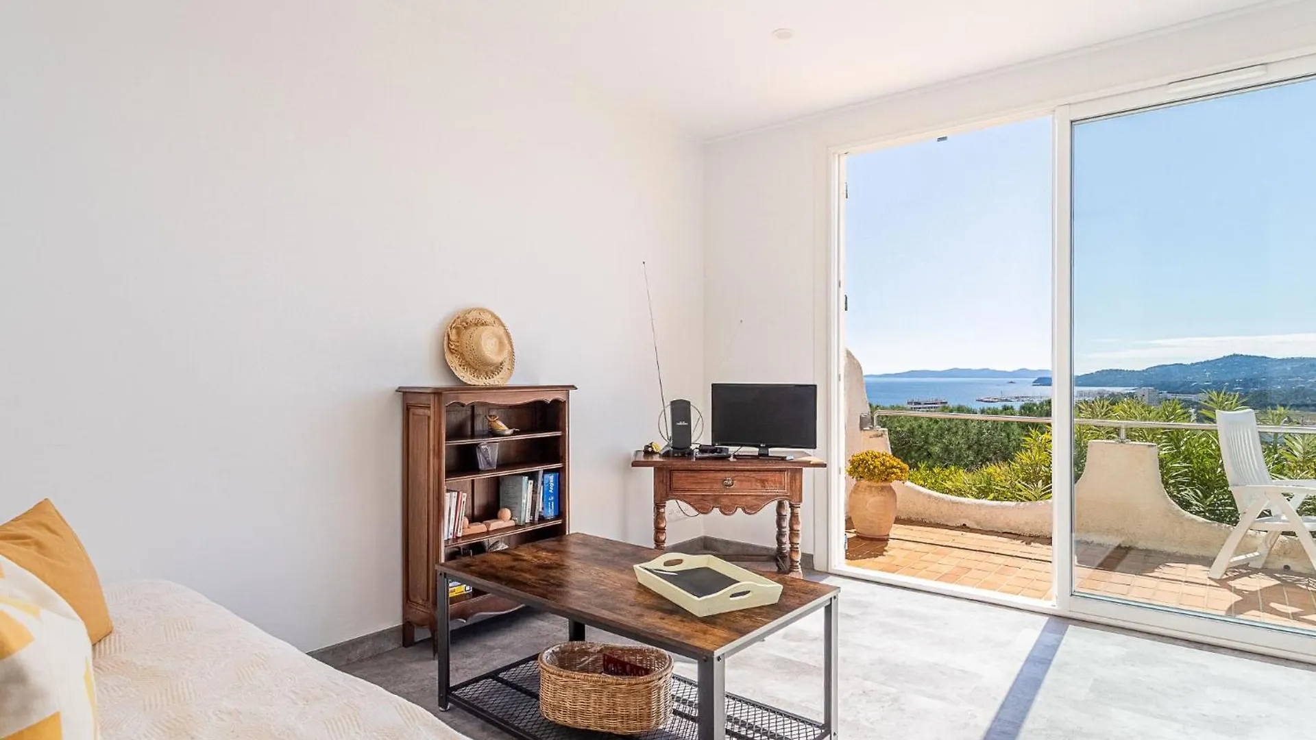 Apartment Les Bougainvillees By Interhome Le Lavandou