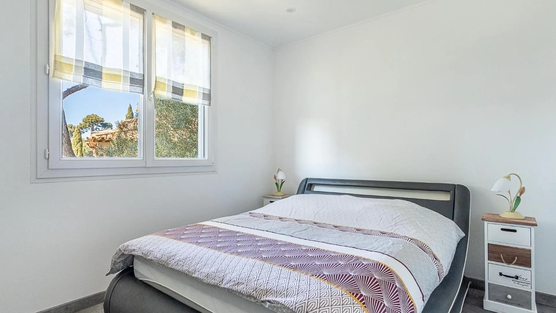Apartment Les Bougainvillees By Interhome Le Lavandou